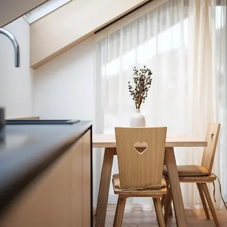Lebe'oetz - Ferienapartmenthaus Im Zentrum Von Appartamento