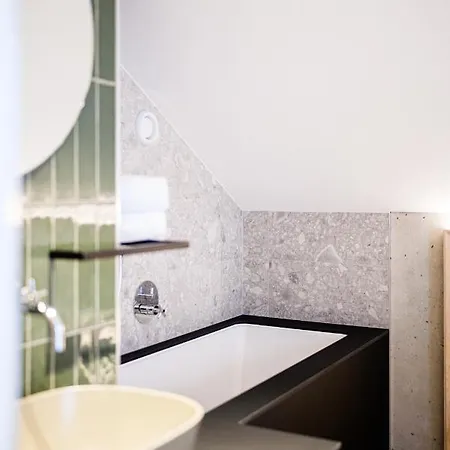 Lebe'oetz - Ferienapartmenthaus Im Zentrum Von Apartman *